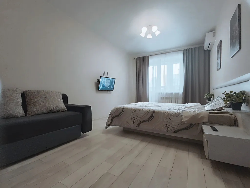 Современная квартира с огромной лоджией в новом доме