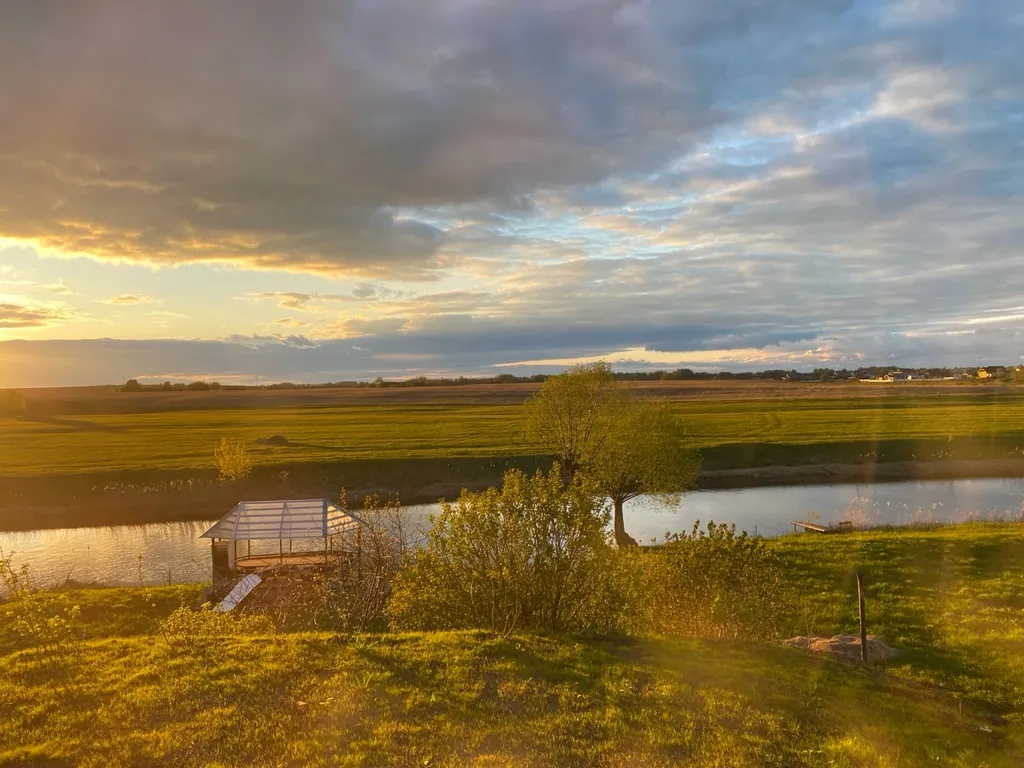 Русская  ИЗБА на берегу реки