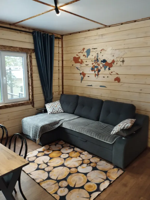 2х этажный коттедж, в зимнем лесу на берегу реки