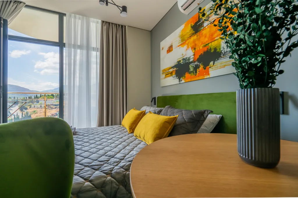 Дизайнерская студия LS-GREEN с боковым видом на море с 13 этажа