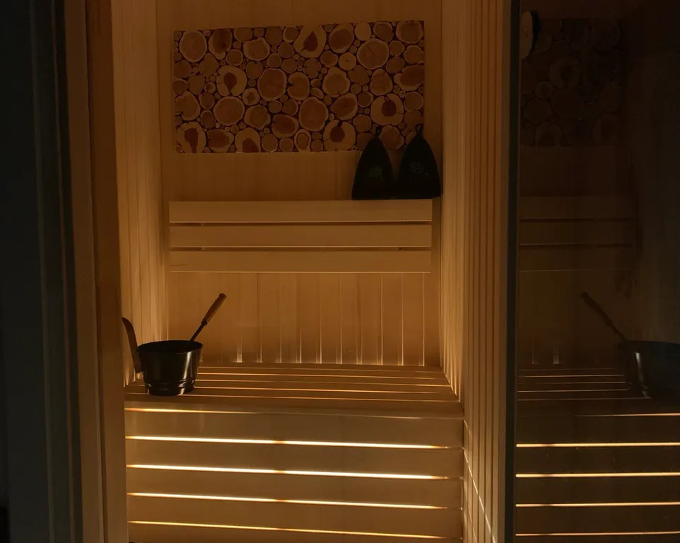 Дом под горой у реки