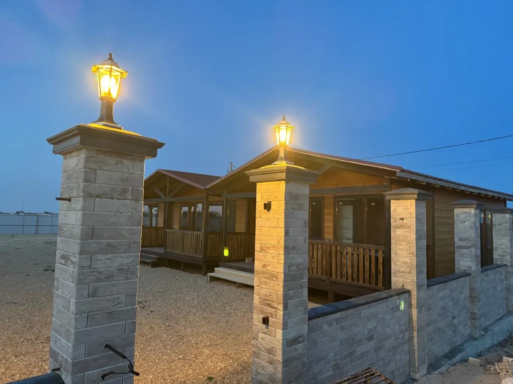 Гостевой комплекс Голден Хаус на первой береговой линии