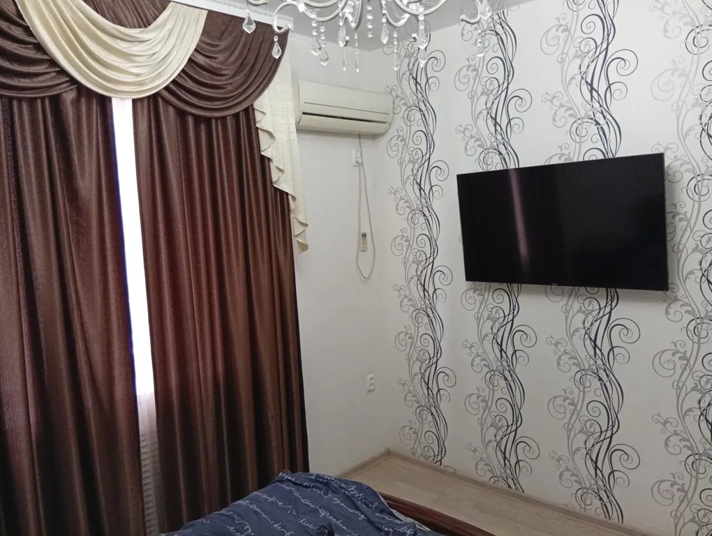 Двуxкoмнатнaя квapтиpа в доме - памятник архитектуры