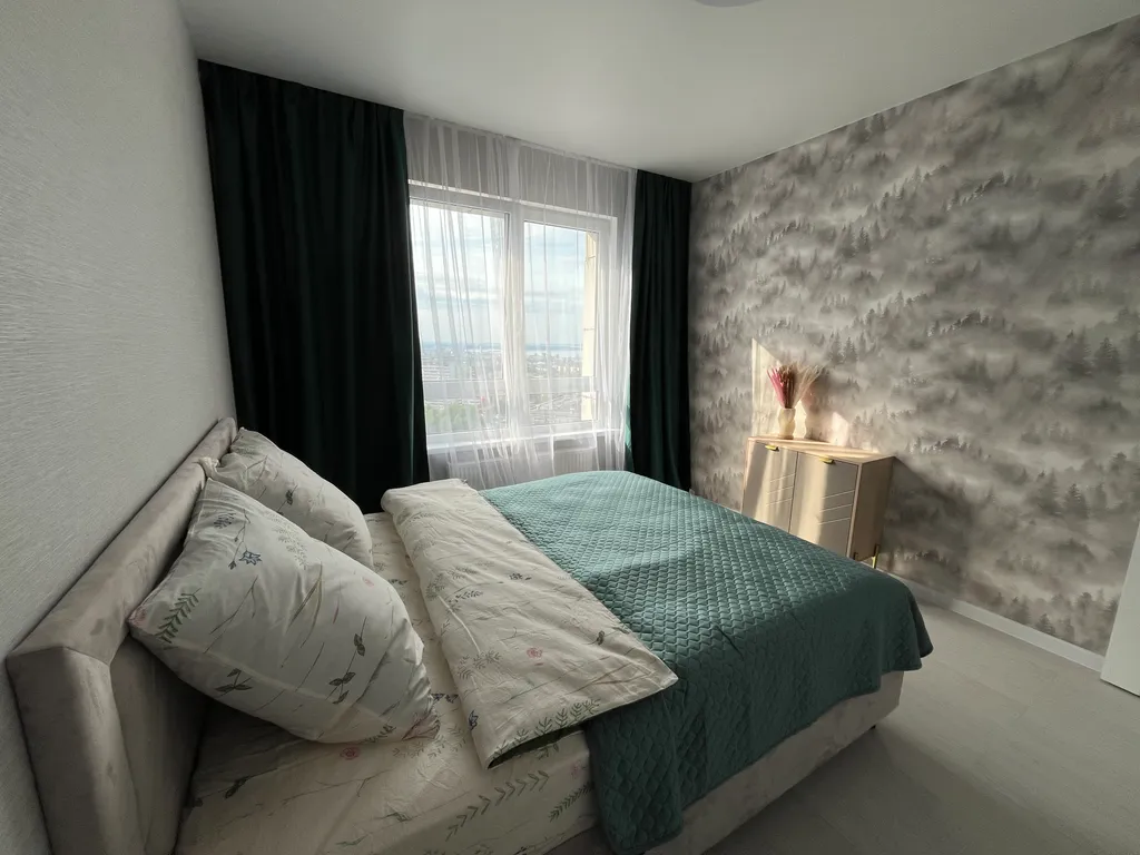 Квартира с панорамным видом на город и озеро на 20-ом этаже