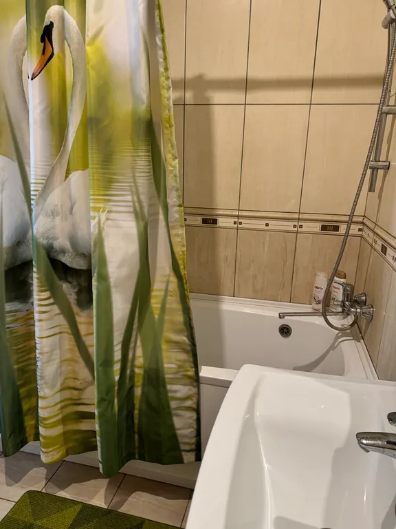 Большая 3-комнатная квартира в самом центре на площади