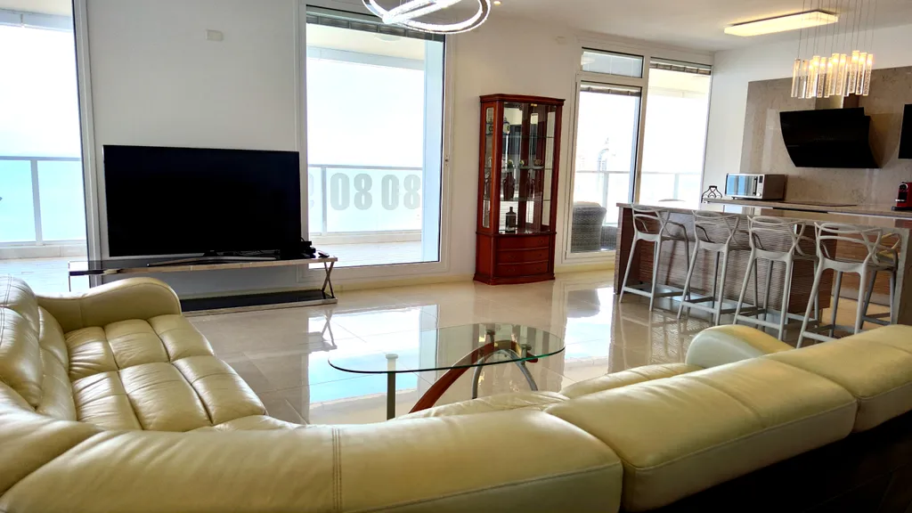 Пентхаус на берегу моря