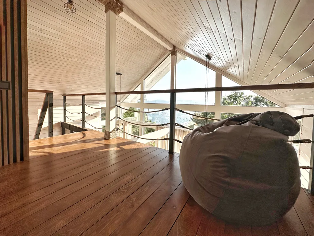 Шале с видом на бухту и вулкан