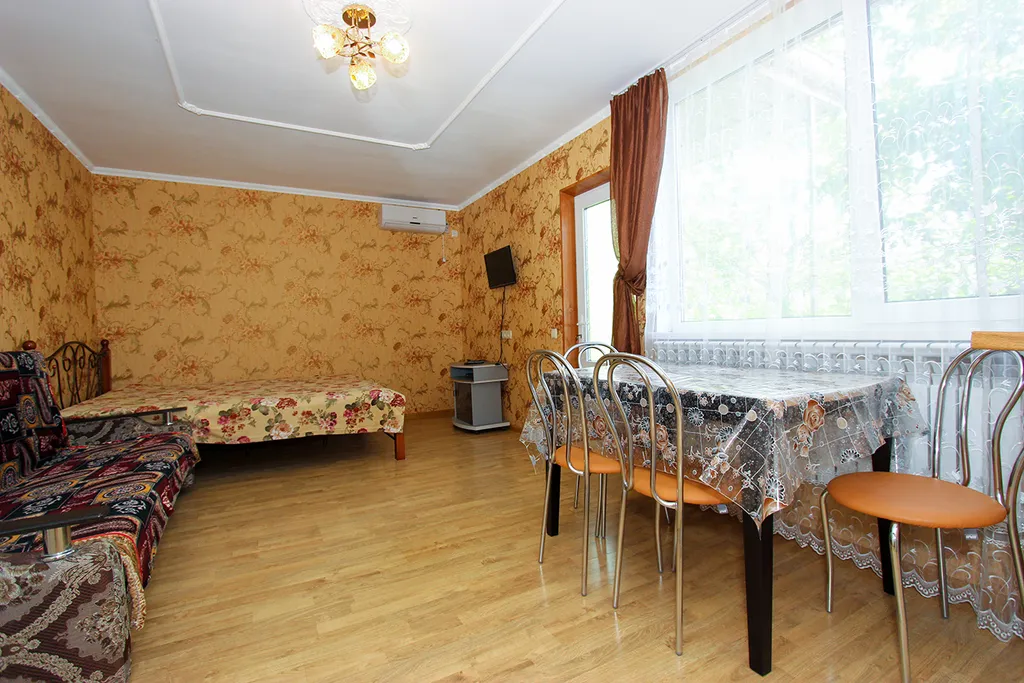 Уютный дом 2 этажа в центре Феодосии