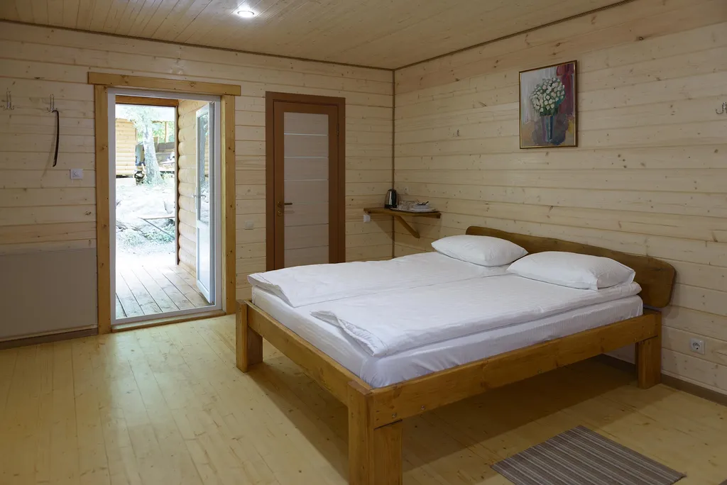 Дача МиСо в сосновом лесу Теберды Шале №4 (студия)