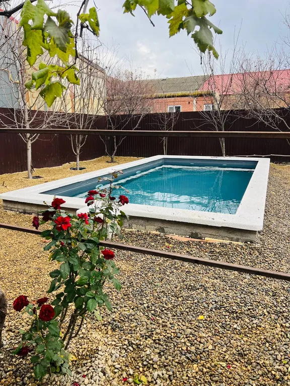 Дом с бассейном