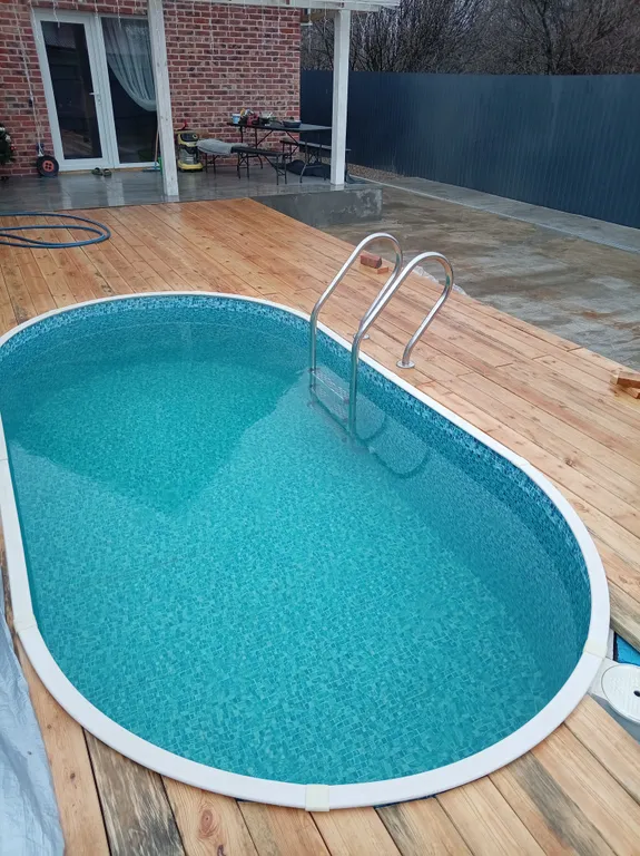 Дом с бассейном