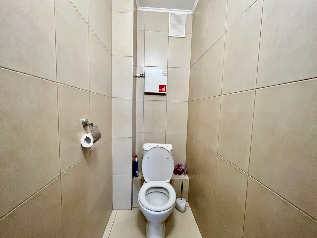 Изолированная двухкомнатная в центре города рядом с метро и ТЦ