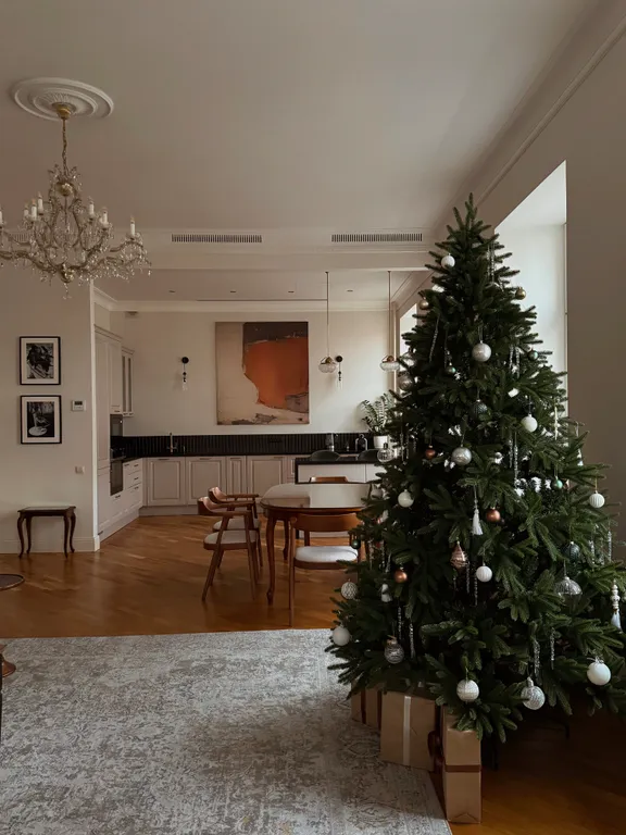 Апартаменты с видом на Невский