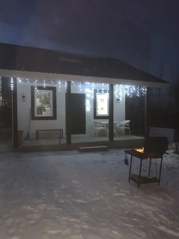 Уютный домик около озера