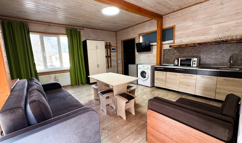 Коттедж Уютный этаж в деревянном доме со всеми удобствами — Архыз