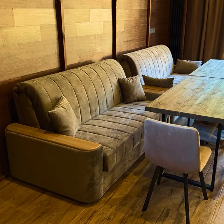 Оригинальная студия с камином в стиле лофт