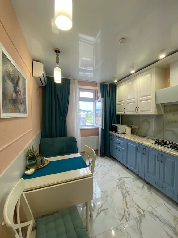 Элитная, новая однушка с авторским дизайном у песочного пляжа