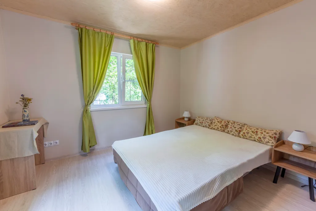 Домик с садом у заповедника