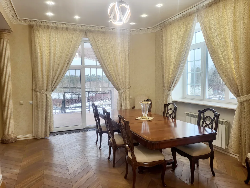 Дом с бассейном и сауной