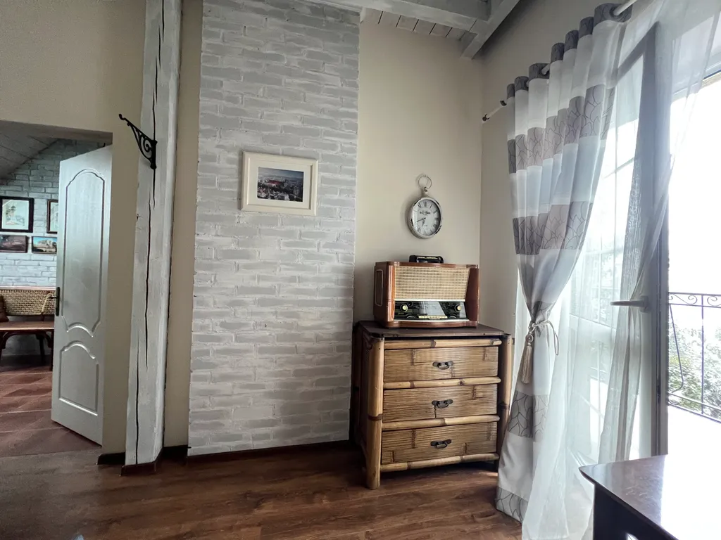 Коттедж с отдельным входом и видом на сад