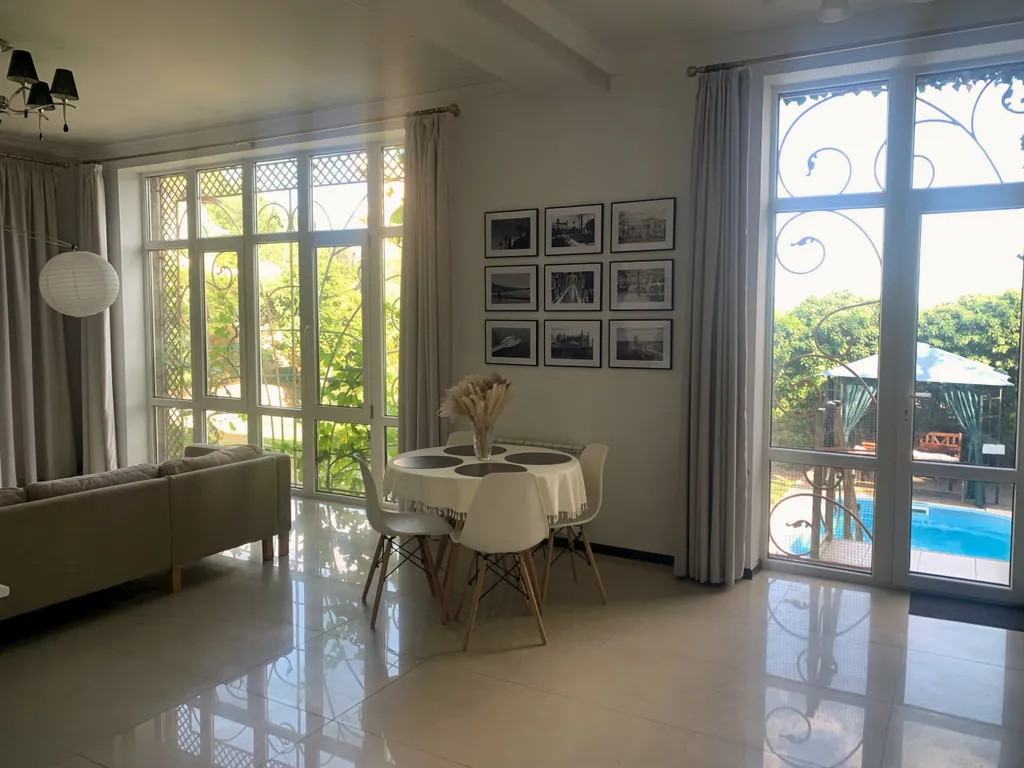 Уютная студия с бассейном