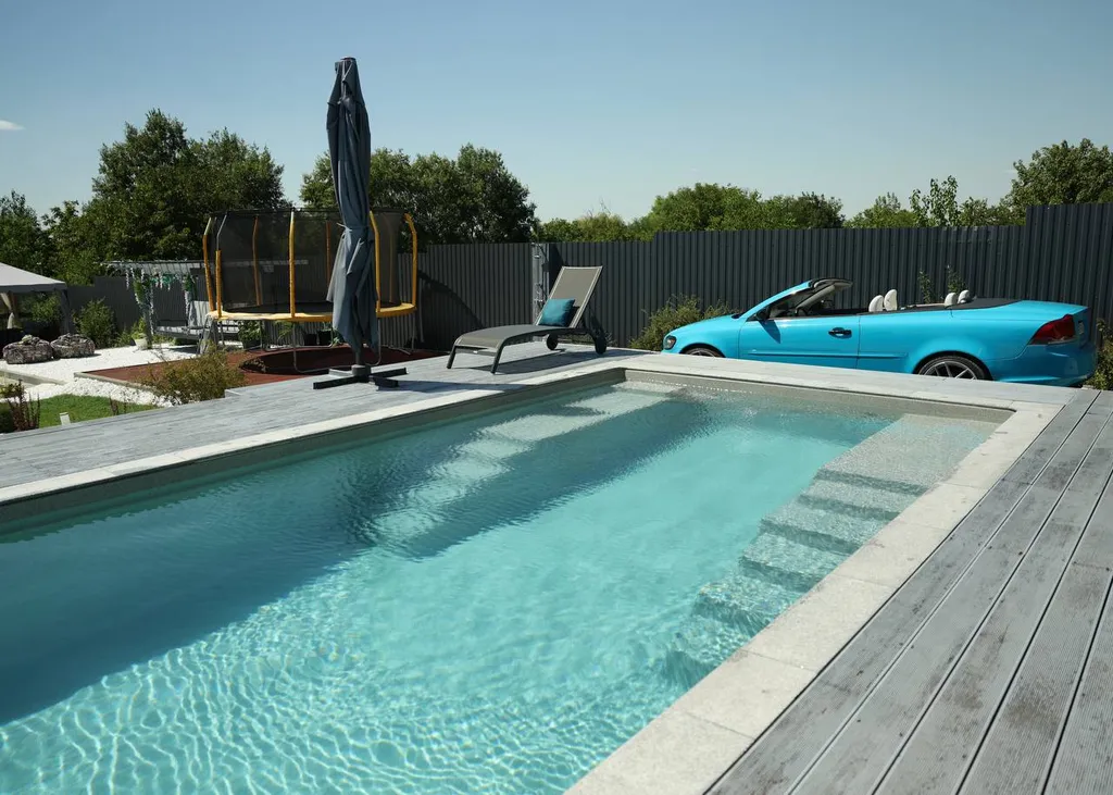 Дом на берегу реки