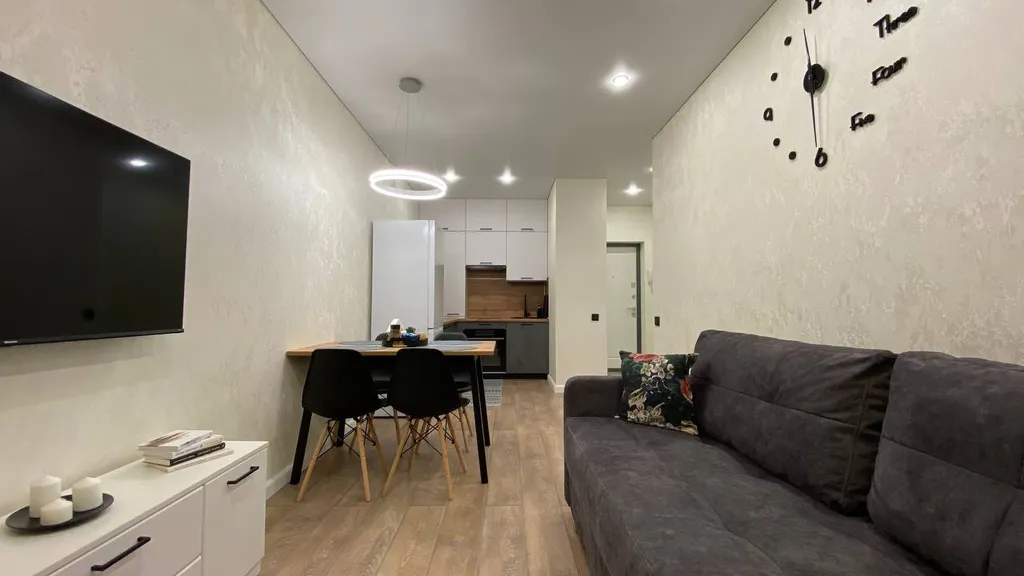 Квартира в спальном районе, 5 минут езды до центра