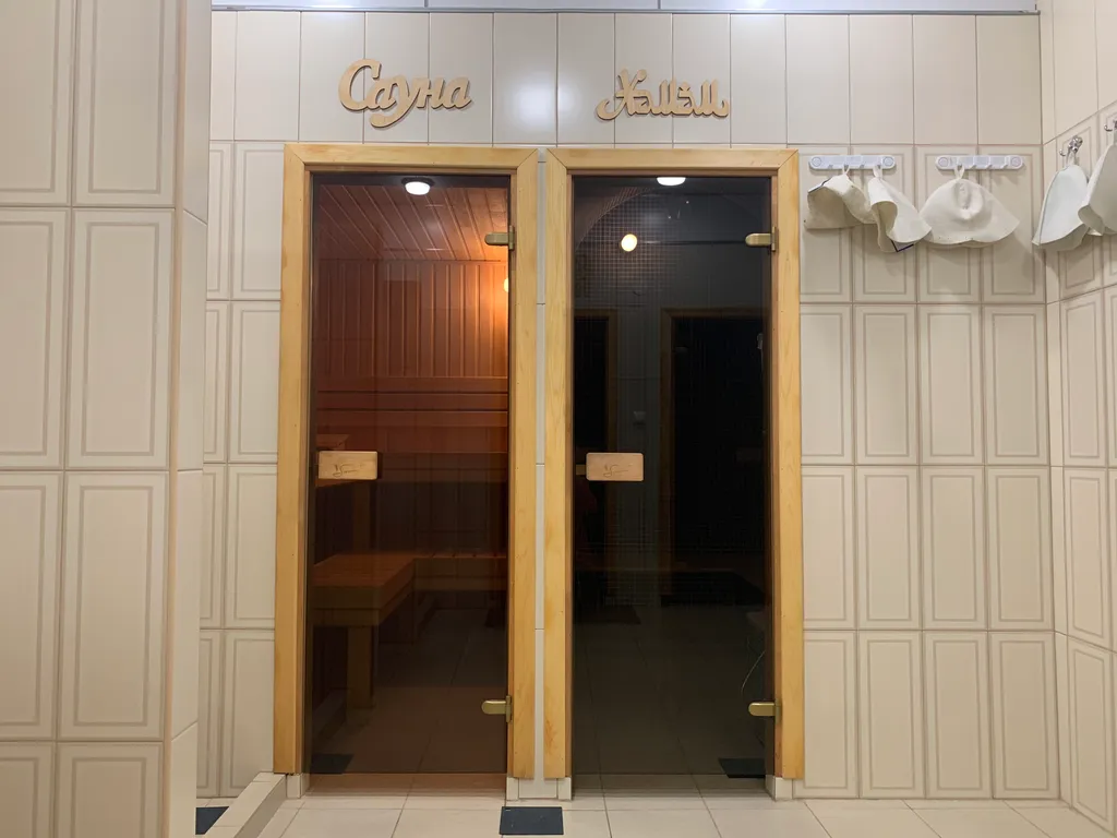 Коттедж на на берегу озера с банями и купелью