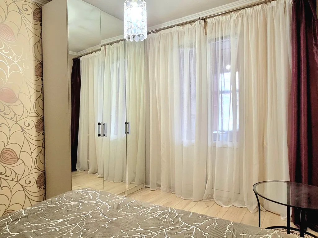 Трехкомнатная квартира в центре возле горпарка