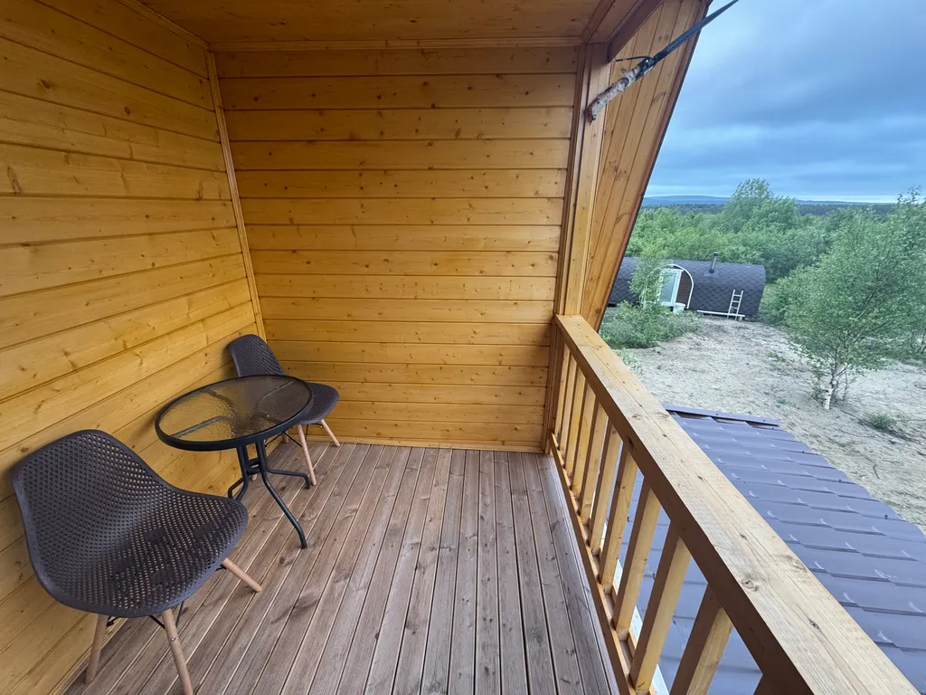 Уютный двухэтажный дом в окружении природы