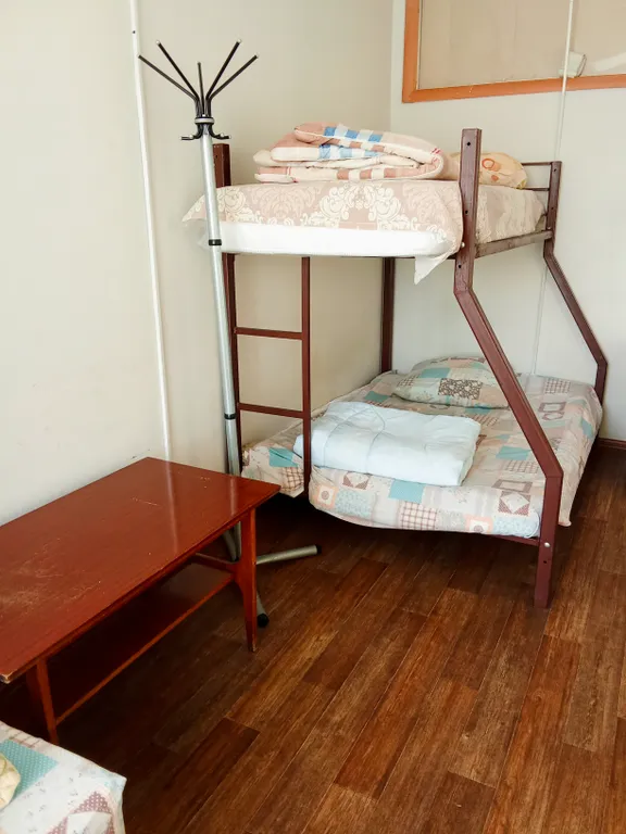 Пятиместный номер с окном