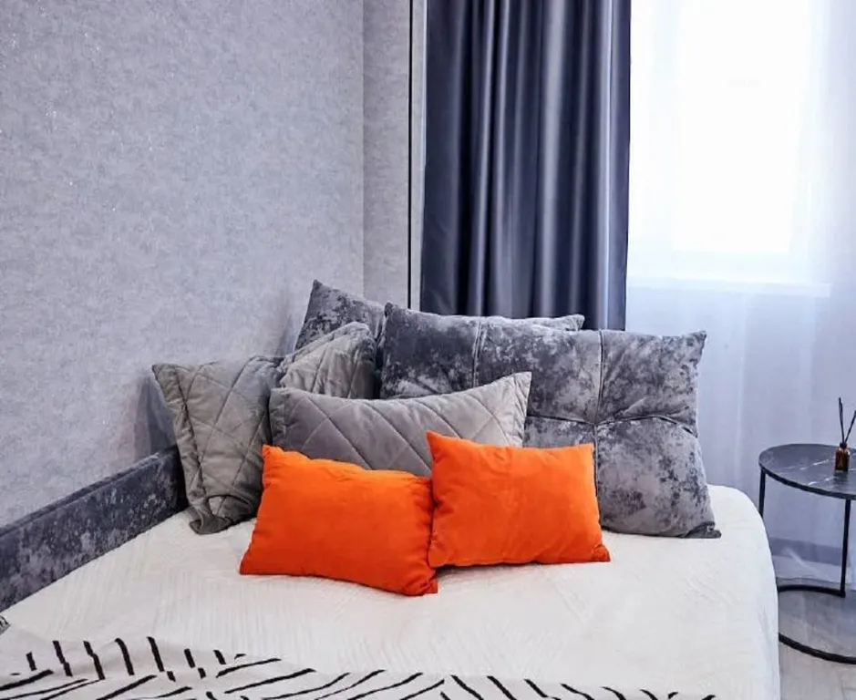 Современная студия с новым дизайнерским ремонтом