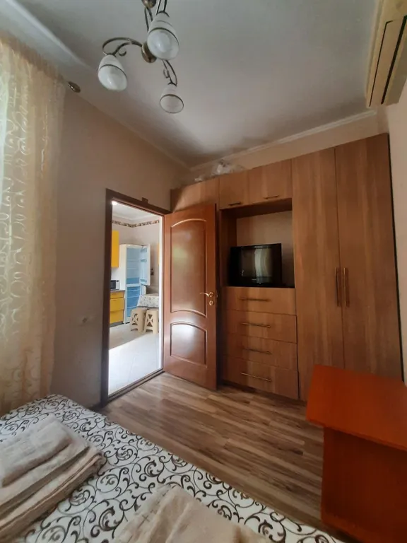 Дом с двориком на берегу моря