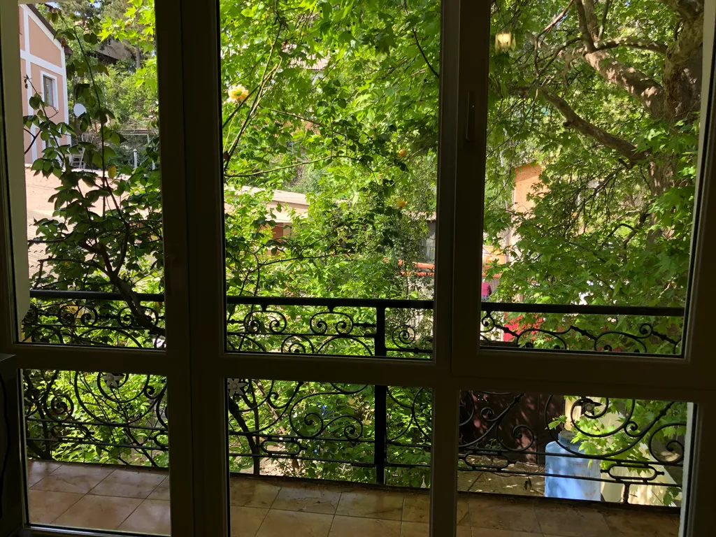 Номер с балконом во двор