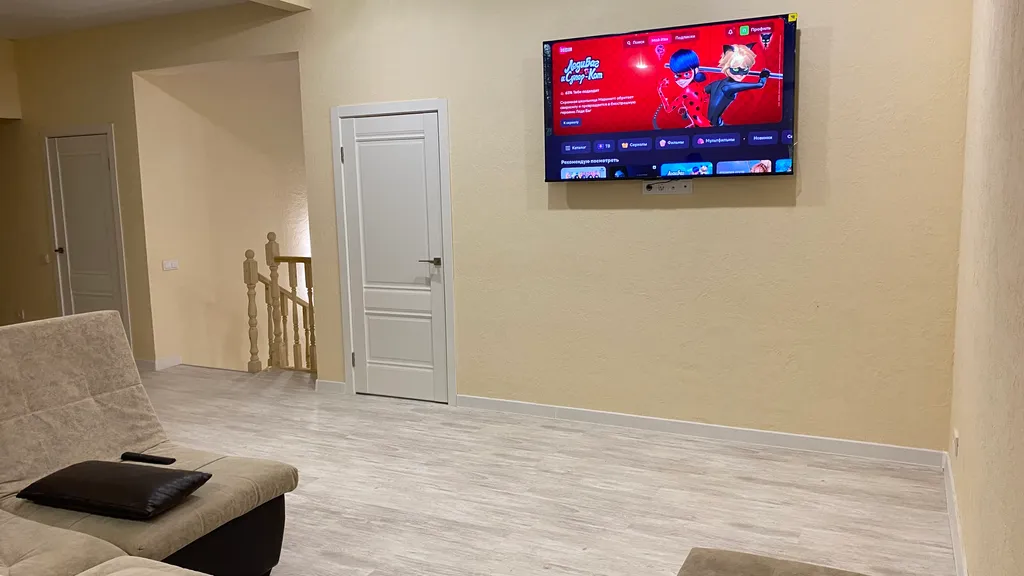 Большой новый дом в черте города