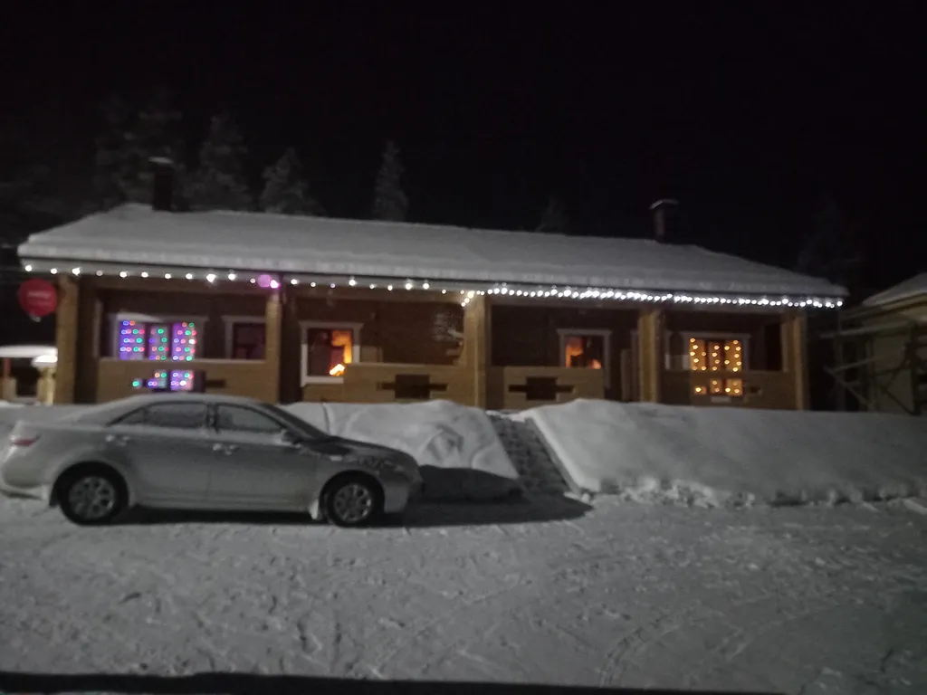 Уютный дом на берегу озера