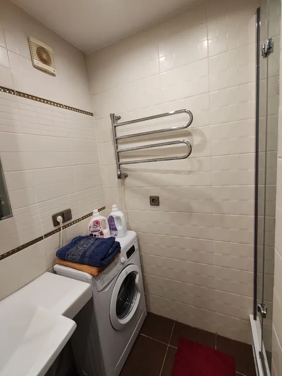 Квартира тёплая, хорошее расположение, рядом магазины