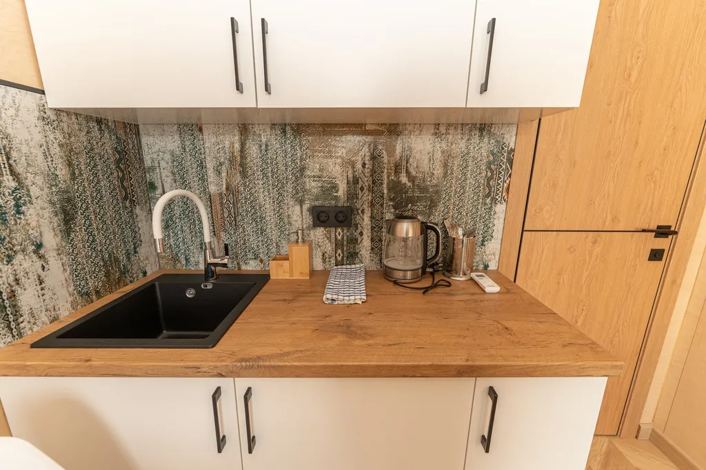 Домик с видом на озеро на двоих