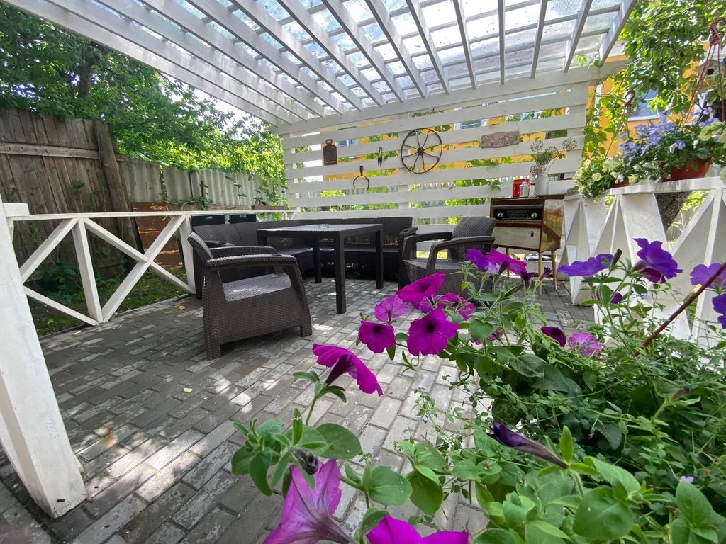 Апартамент с уютным двориком