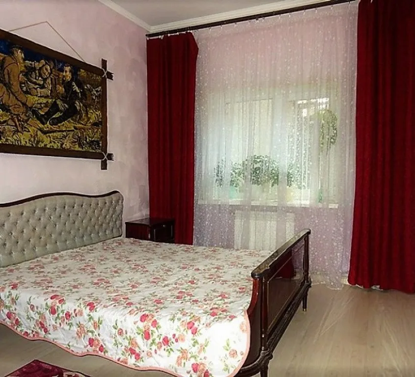 Двухкомнатный дом со своим двориком