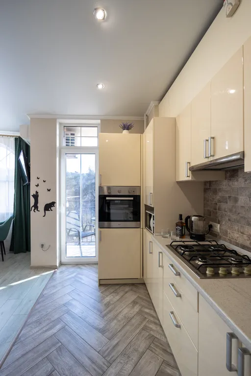 Студия с озером в вашем окне