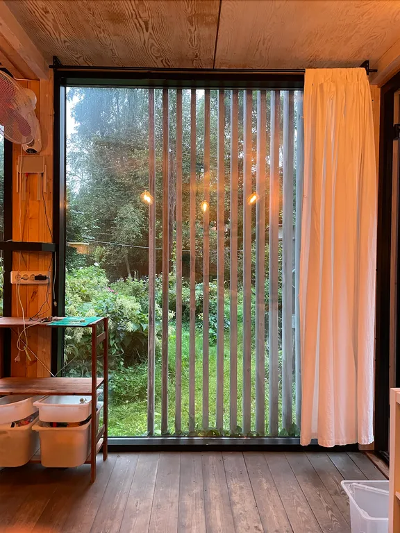 Уютный дом в соснах для семьи