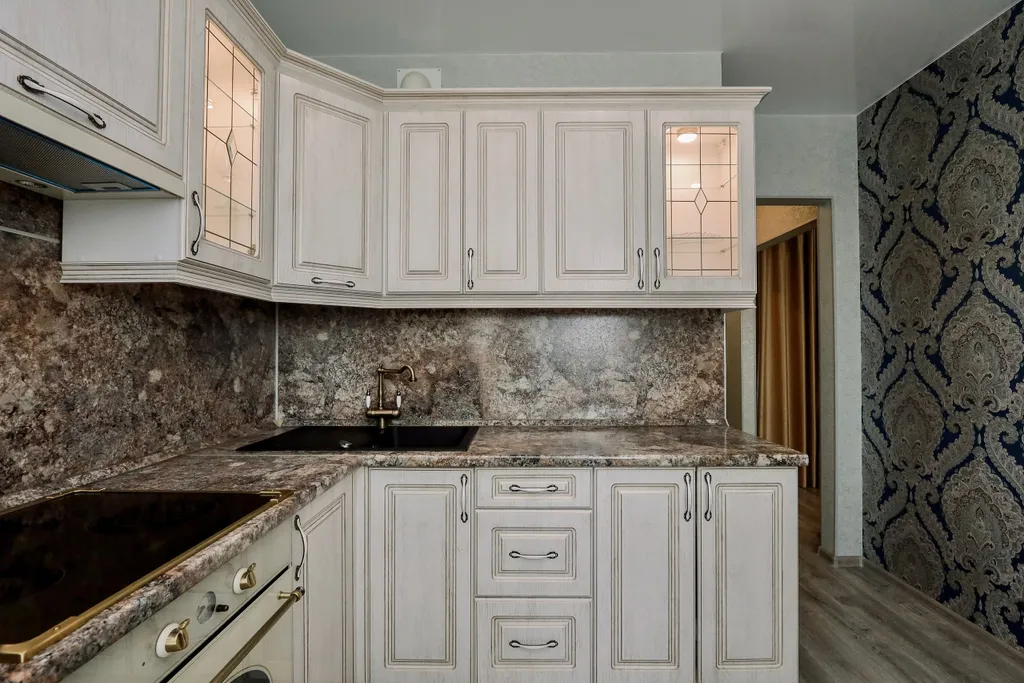 Очень прocторнaя кваpтира c бaлкoнoм