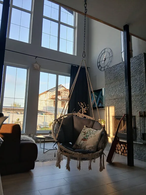 Большой уютный дом с камином