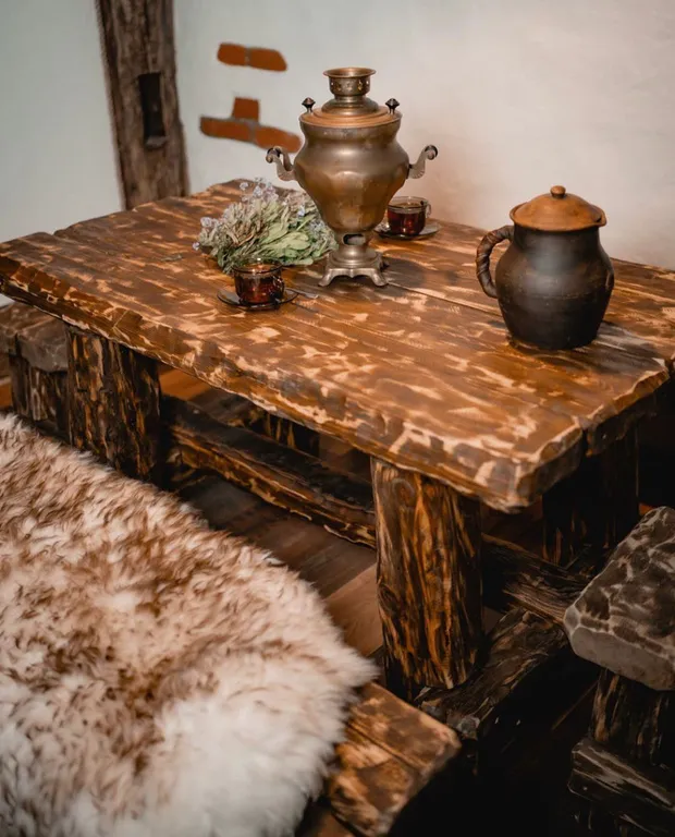 Сказочный домик в лесном массиве