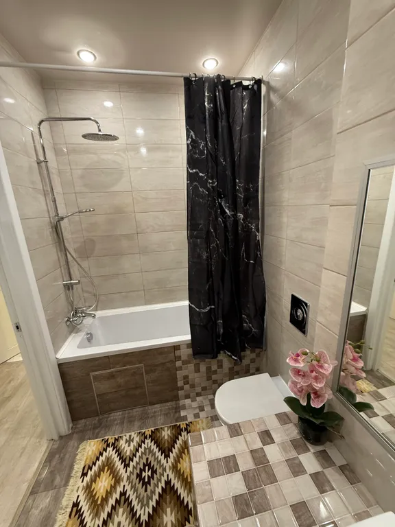 2-комнатная квартира около парка Галицкого