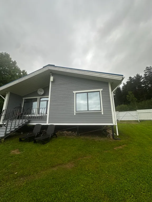 Уютный семейный дом на берегу озера