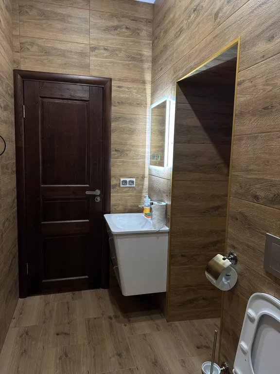 Двухкомнатная квартира в самом центре города со своим двориком и баней