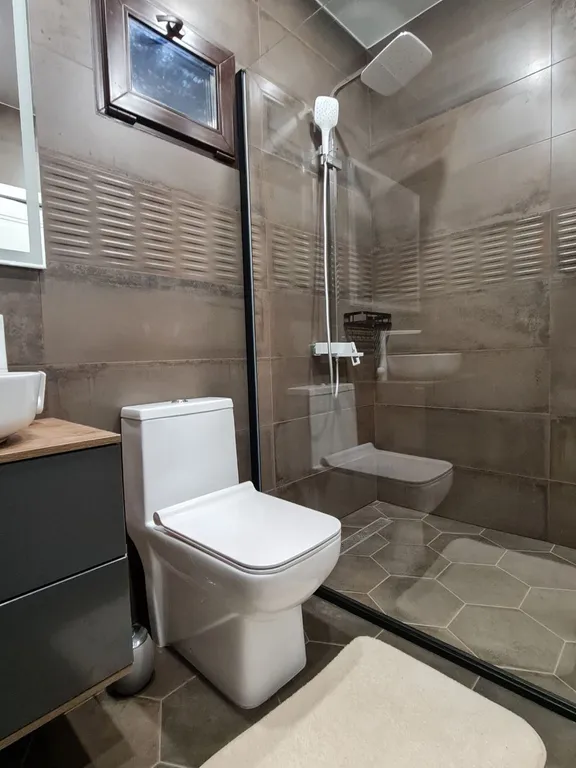 Уютный загородный дом с панорамным окнами