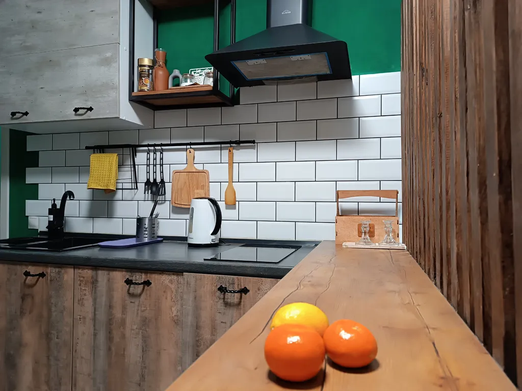 Великолепная студия с интересным дизайном в стиле французского кафе